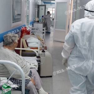 В Мелитополе пациенты с коронавирусом лежат уже в коридорах: госпиталь временно не принимает больных. Фото - reporter-ua.com - Мелитополь