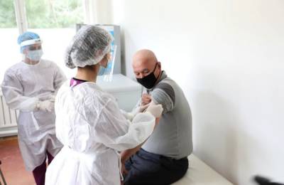 Минздрав опубликовал перечень профессий, для которых обязательны прививки от COVID-19 - sharij.net - Украина