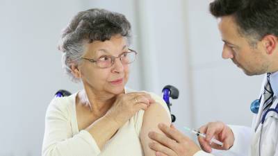 В Германии разрешили делать третью прививку от COVID-19 людям старше 70 лет - vchaspik.ua - Украина - Германия