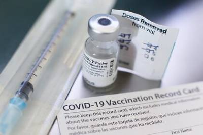 Кришьянис Кариньш - Европейская страна запретила посещать магазины без прививки от COVID-19 - lenta.ru - Латвия