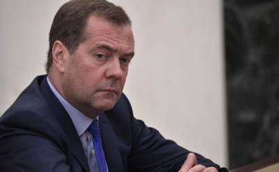 Дмитрий Медведев - Медведев заявил, что переговоры по взаимному признанию COVID-сертификатов идут медленно - argumenti.ru - Россия