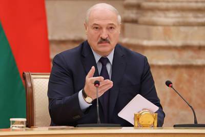 Александр Лукашенко - Лукашенко поделился рецептом бутерброда с сахаром и грязью - lenta.ru - Белоруссия