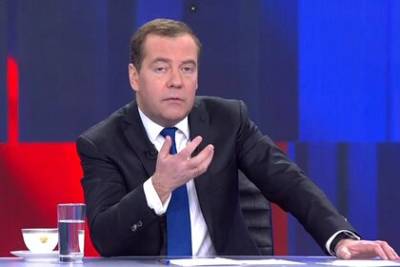 Дмитрий Медведев - Медведев счел отказ от вакцинации асоциальным поведением - lenta.ru - Россия - Ссср