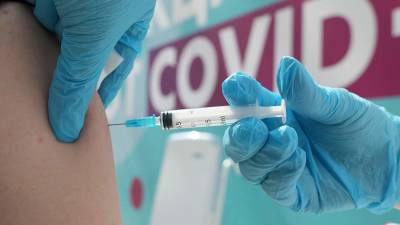 В мире ввели более 7 млрд доз вакцин от коронавируса - iz.ru - Китай - Индия - Израиль