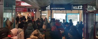 В Ижевске на входах в ТЦ в связи с коронавирусными ограничениями появились очереди - runews24.ru - Ижевск