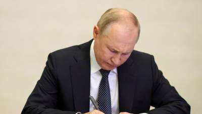 Владимир Путин - Анна Попова - Путин назвал очень сложной ситуацию с COVID-19 в России - russian.rt.com - Россия
