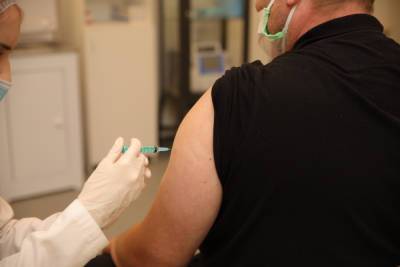 Более 1,4 млн жителей Петербурга сделали прививку от гриппа - abnews.ru - Петербурга