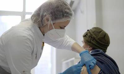 Наталия Башкетова - В Петербурге ввели обязательную вакцинацию против COVID-19 для пожилых граждан - og.ru - Санкт-Петербург