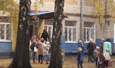 Учителей в школах массово отстраняют от работы, счет идет на сотни: «Вернуться к работе можно только…» - politeka.net - Украина