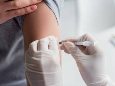 Больше половины украинцев утверждают, что привились от коронавируса хотя бы одной дозой вакцины – опрос - gordonua.com - Украина