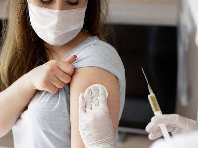 Регионы раскрыли число вакцинированных, попавших в больницы с COVID -19 - bloknot.ru