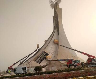 В соцсетях появились фото ремонта монумента Независимости спустя два месяца после постройки - podrobno.uz - Узбекистан - Ташкент