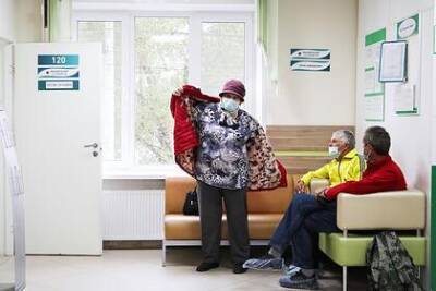 В российском регионе ввели обязательную вакцинацию пожилых - lenta.ru - Санкт-Петербург - Краснодарский край