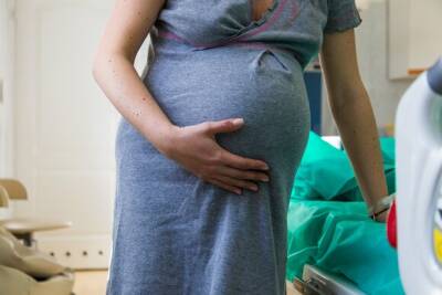 Гинеколог рассказала, имеет ли значение пол ребенка при заражении беременной COVID-19 - yur-gazeta.ru - Москва - Сша