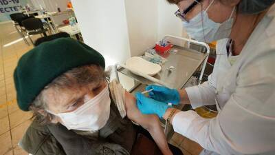 Надежда Кутькина - В Кузбассе введут обязательную вакцинацию от COVID-19 для лиц старше 60 лет - iz.ru - Израиль - Кемеровская обл.