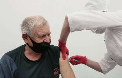 Обязательная вакцинация от COVID-19 вводится в Кузбассе для пожилых людей - interfax-russia.ru - Кемерово