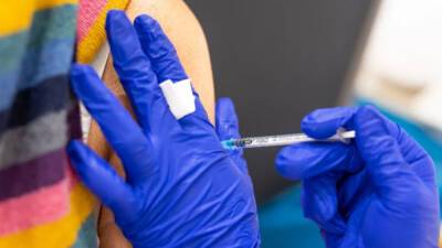 Семейный врач из Саксонии назвал вакцинацию против COVID-19 «телесным повреждением» - germania.one - Германия