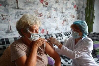 Наталия Башкетова - В Петербурге объяснили обязательную вакцинацию для жителей старше 60 лет - lenta.ru - Санкт-Петербург