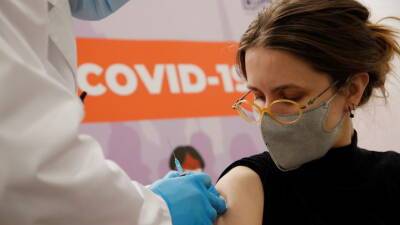 Александр Ситов - В Петербурге почти 2 млн человек прошли полный курс вакцинации от коронавируса - russian.rt.com - Санкт-Петербург