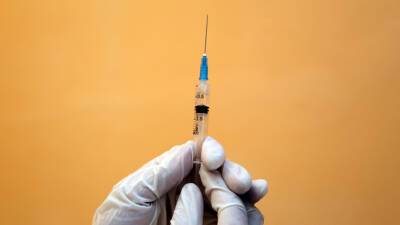 Ученые рассказали о побочных эффектах у боящихся вакцинации людей - mir24.tv