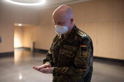 Spiegel: в Германии в помощь медикам мобилизуют 12 тысяч военнослужащих из-за роста заболеваний COVID-19 - argumenti.ru - Германия