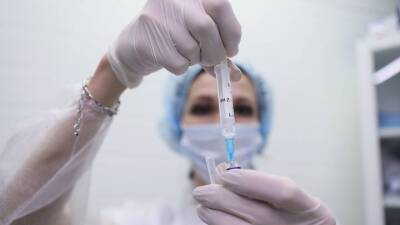 У страха глаза велики: ученые рассказали о последствиях страха перед вакцинацией - vm.ru