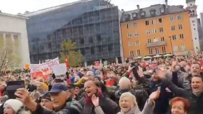 Александер Шалленберг - Протесты против локдауна для непривитых прошли в австрийском Инсбруке - iz.ru - Австрия - Израиль