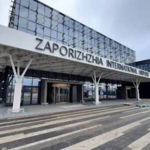 В запорожском аэропорту задержали двух туристок с поддельными ковид-сертификатами. Видео - reporter-ua.com - Запорожье