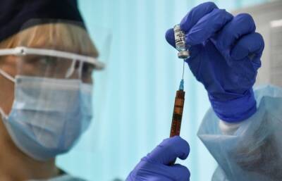 Роспотребнадзор предлагает ввести в Приморье обязательную вакцинацию от COVID-19 для жителей старше 60 лет - interfax-russia.ru - Приморье край - Владивосток