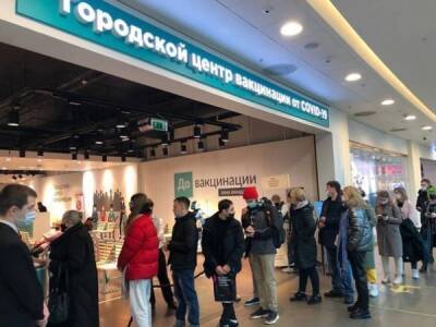 Петербуржцы назвали «очередью на эвтаназию» граждан, желающих привиться в «Галерее» - neva.today - Санкт-Петербург