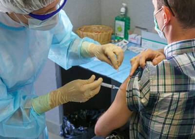 На Южном Урале почти 50% жителей поставили прививку от коронавируса - nakanune.ru - Челябинская обл.