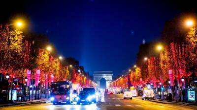 Пока не ввели локдаун: Париж украсили к Рождеству раньше обычного - 5-tv.ru - Франция - Париж