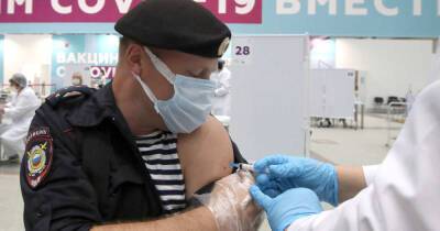 Дмитрий Горяев - В Красноярском крае ввели обязательную вакцинацию для людей старше 60 - ren.tv - Красноярский край