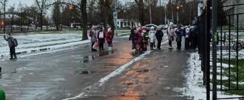 Ученики вологодских школ больше не будут мерзнуть в очередях перед уроками - vologda-poisk.ru - Вологда