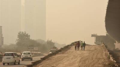 В столице Индии объявили локдаун из-за ядовитого смога - 5-tv.ru - Индия - Нью-Дели
