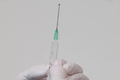 Россиянам перечислили противопоказания к вакцинации от коронавируса - versia.ru