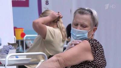 Обязательная вакцинация от COVID-19 для людей старше 60 лет введена сразу в нескольких регионах - 1tv.ru - Хабаровский край
