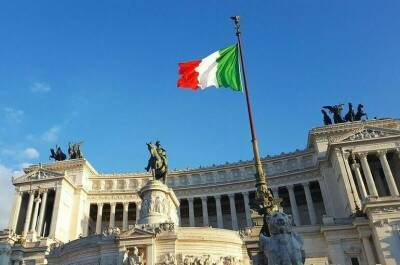 Парламент Италии принял закон о COVID-паспортах у офисных работников - pnp.ru - Италия