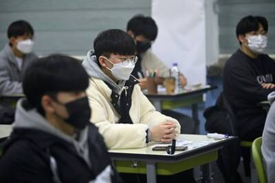 В Южной Корее полмиллиона человек сдадут экзамен во время вспышки COVID-19 - lenta.ru - Южная Корея