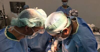 ФОТО. В больнице Страдиня провели уникальную на мировом уровне 9-часовую операцию пациенту с раком печени - rus.delfi.lv - Латвия