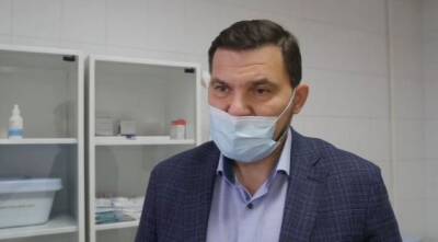 Замминистра здравоохранения Кузбасса рассказал о работе пункта вакцинации в мэрии Новокузнецка - gazeta.a42.ru