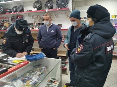 В Серове полиция проверила коммунистов, собирающих подписи против QR-кодов - znak.com