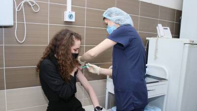 Студентов Хабаровского края обязали сделать прививки против COVID-19 - newizv.ru - Хабаровский край