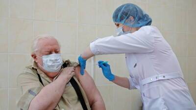В Тамбовской области ввели обязательную вакцинацию от COVID-19 для пожилых - russian.rt.com - Тамбовская обл.