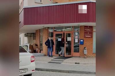 Раскрыты подробности атаки противников QR-кодов на здание Роспотребнадзора - lenta.ru - Волгоград