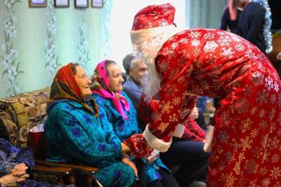 Мешок Деда Мороза: волонтеры в Воронеже собирают новогодние подарки для одиноких стариков - gorcom36.ru - Воронеж