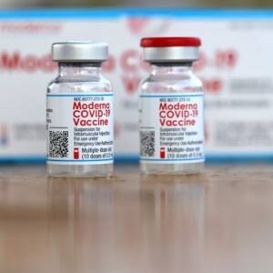 В США одобрили бустерную дозу вакцины Moderna для людей старше 18 лет - reporter-ua.com - Сша