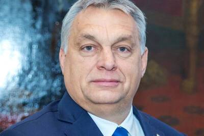 Виктор Орбан - Премьер Венгрии призвал антипрививочников выбирать между вакцинацией и смертью - mk.ru - Венгрия