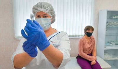 На вакцинацию от коронавируса записываются 150 тысяч москвичей в неделю - newizv.ru