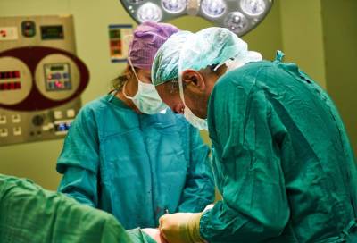 Новосибирские хирурги удалили из груди женщины опухоль размером с большой кулак - online47.ru - Новосибирск
